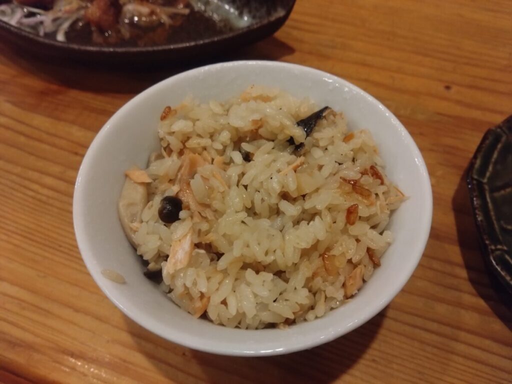 土鍋炊き込みご飯画像